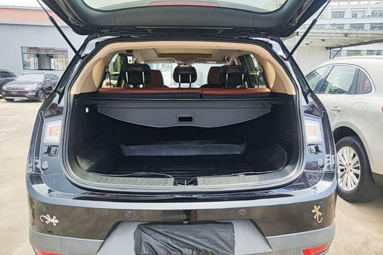 Used Baojun 560 2017 Rhythmic Edition 1.8L iAMT Prestige Model Trunk