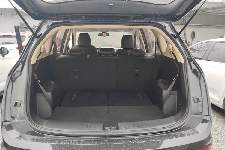 Used Baojun 560 2017 1.5T Manual Comfort Version 7 Seats Trunk
