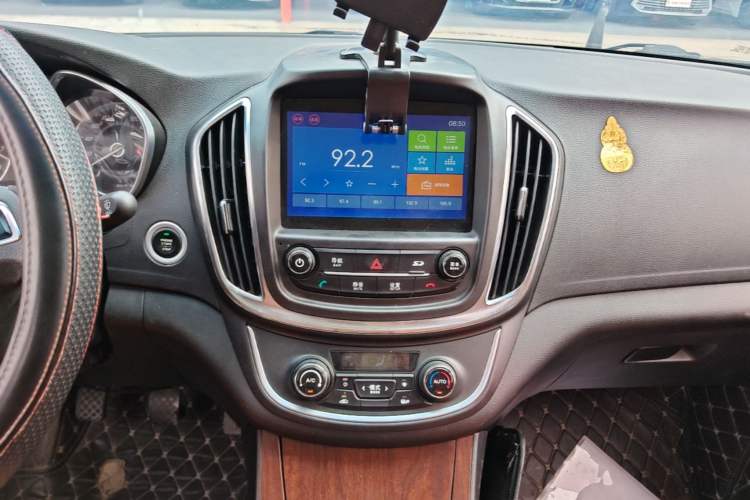 Used Baojun 560 2017 Rhythmic Edition 1.5T Manual Premium Model Audio And AC Panel