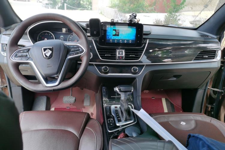 Used Baojun 560 2017 1.5T DCT Flagship Model Center Console