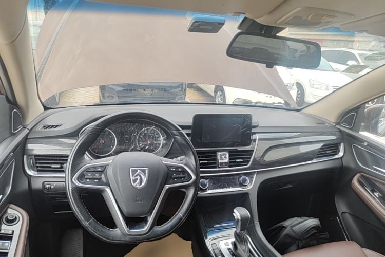 Used Baojun 560 2017 1.5T DCT Prestige Edition Center Console