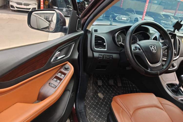 Used Baojun 560 2017 Rhythmic Edition 1.5T Manual Premium Model Driver Seat