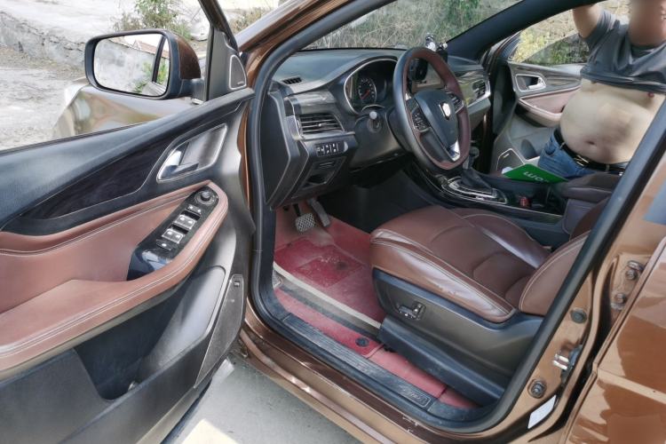 Used Baojun 560 2017 1.5T DCT Flagship Model Driver Seat