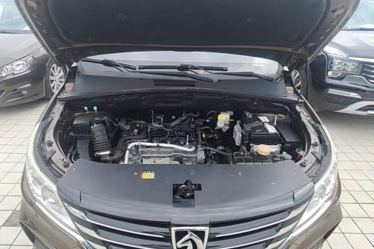 Used Baojun 560 2017 1.5T DCT Prestige Edition Engine Bay