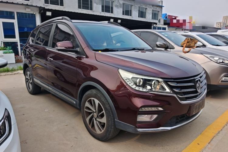 Used Baojun 560 2017 Rhythmic Edition 1.5T Manual Premium Model Front Right 45 Deg