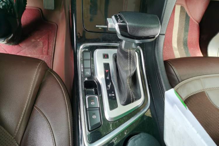 Used Baojun 560 2017 1.5T DCT Flagship Model Gear Lever