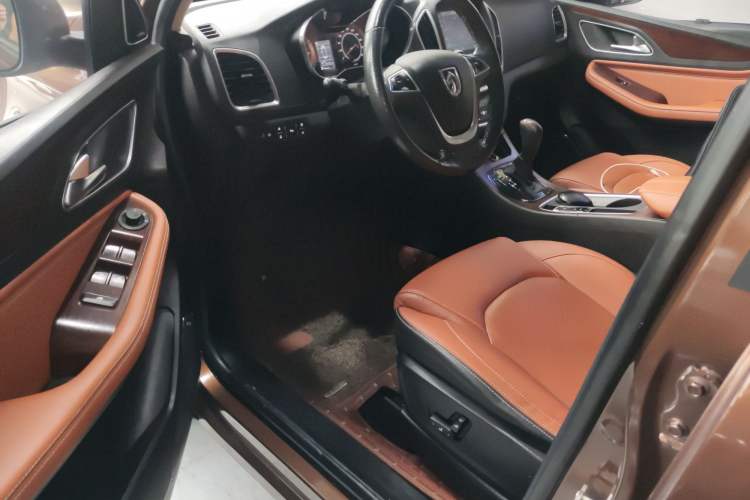 Used Baojun 560 2017 Rhythmic Edition 1.8L iAMT Prestige Model Interior 3