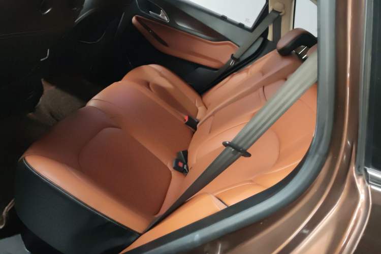 Used Baojun 560 2017 Rhythmic Edition 1.8L iAMT Prestige Model Interior 4