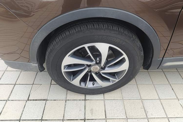 Used Baojun 560 2017 1.5T DCT Prestige Edition Left Front Wheel Hub