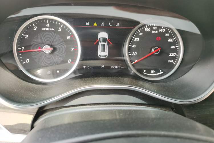Used Baojun 560 2017 1.5T DCT Flagship Model Odometer Close Up