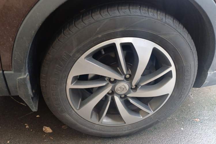 Used Baojun 560 2017 Rhythmic Edition 1.5T Manual Premium Model Right Front Wheel Hub