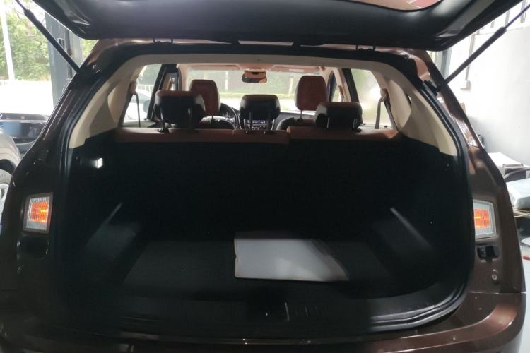 Used Baojun 560 2017 Rhythmic Edition 1.8L iAMT Prestige Model Trunk