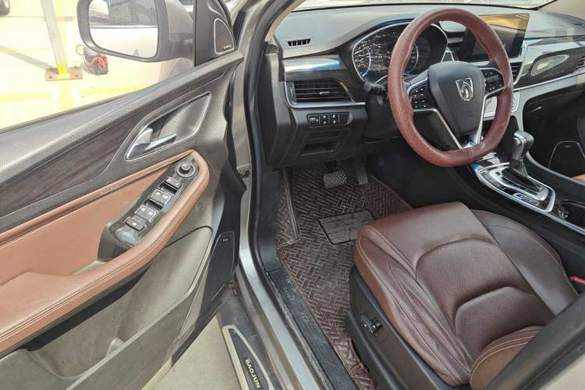 Used Baojun 560 2017 1.5T DCT Flagship Model 7 Seats Driver Seat