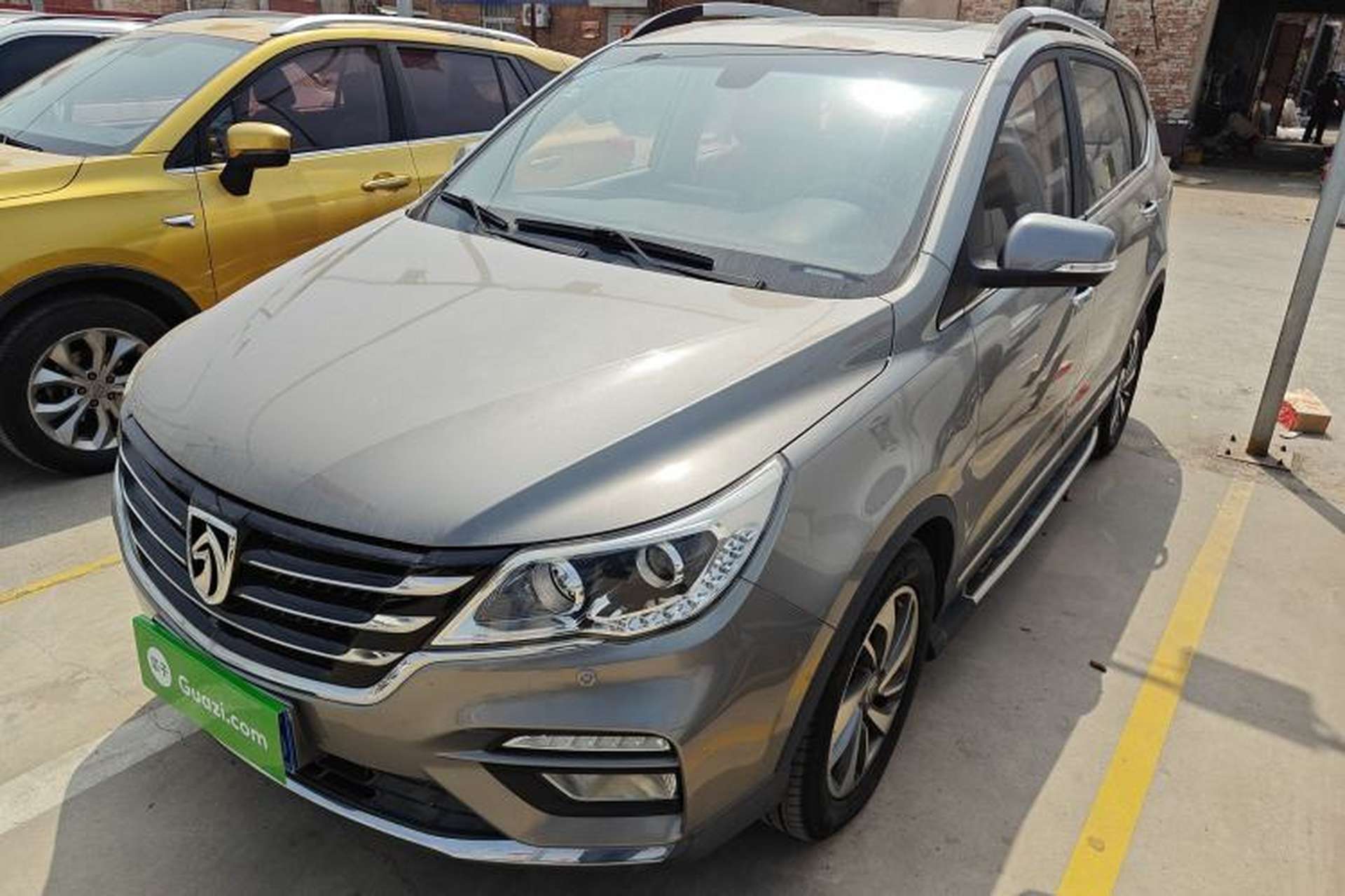Used Baojun 560 2017 1.5T DCT Flagship Model 7 Seats Front Left 45 Deg