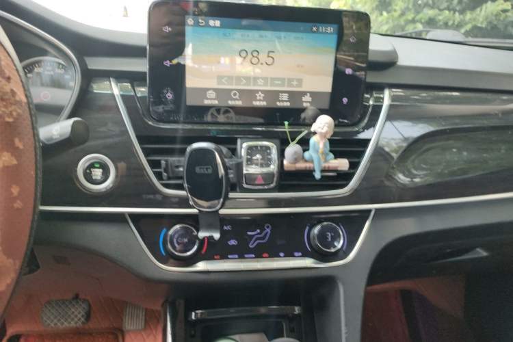 Used Baojun 560 2017 1.5T DCT Prestige Edition Audio And AC Panel