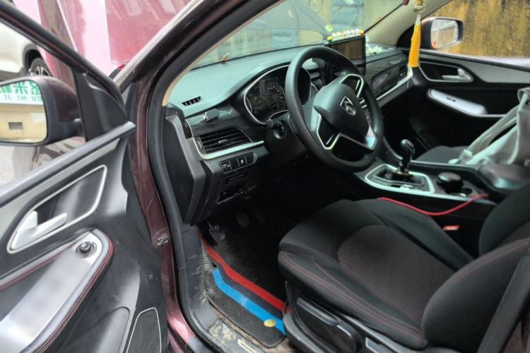 Used Baojun 560 2017 1.5T Manual Comfort Version 7 Seats Driver Seat