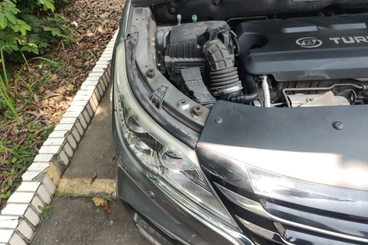 Used Baojun 560 2017 1.5T DCT Prestige Edition Engine Bay Right