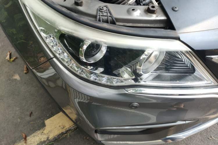 Used Baojun 560 2017 1.5T DCT Prestige Edition Right Front Headlight