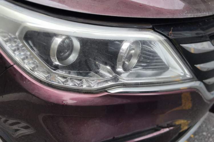 Used Baojun 560 2017 1.5T Manual Comfort Version 7 Seats Right Front Headlight