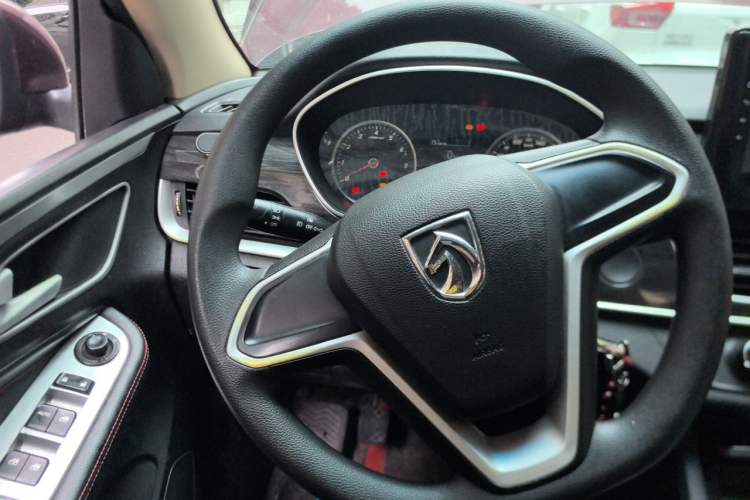Used Baojun 560 2017 1.5T Manual Comfort Version 7 Seats Steering Wheel