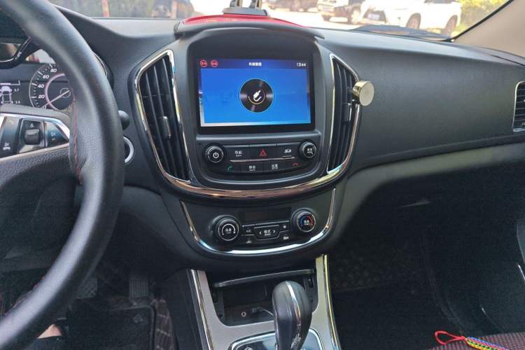 Used Baojun 560 2017 Rhythmic Edition 1.8L iAMT Prestige Model Audio And AC Panel
