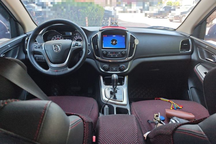 Used Baojun 560 2017 Rhythmic Edition 1.8L iAMT Prestige Model Center Console
