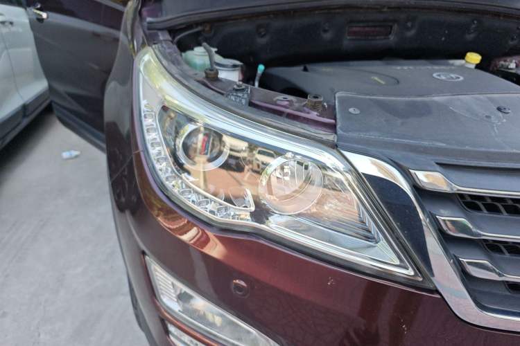 Used Baojun 560 2017 Rhythmic Edition 1.8L iAMT Prestige Model Right Front Headlight