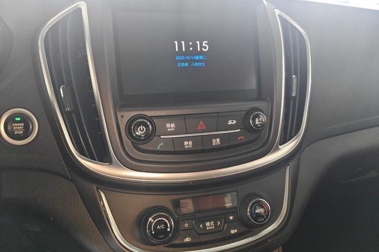 Used Baojun 560 2017 Rhythmic Edition 1.5T Manual Premium Model Audio And AC Panel