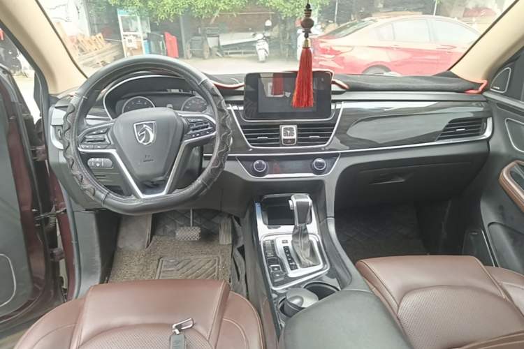 Used Baojun 560 2017 1.5T DCT Flagship Model Center Console