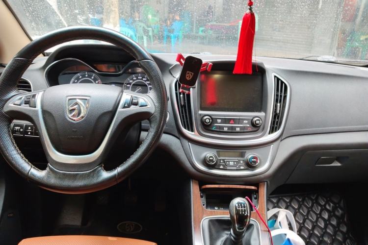 Used Baojun 560 2017 Rhythmic Edition 1.5T Manual Premium Model Center Console