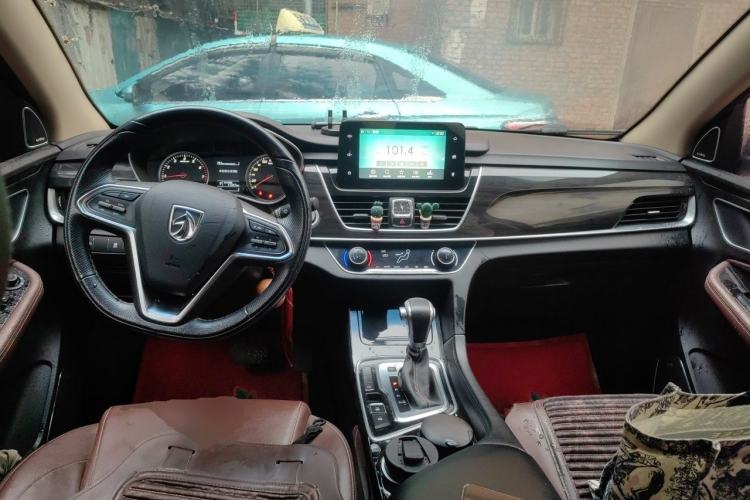 Used Baojun 560 2017 1.5T DCT Prestige Edition Center Console