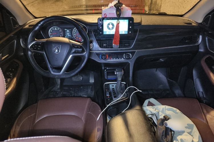 Used Baojun 560 2017 1.5T DCT Prestige Edition Center Console