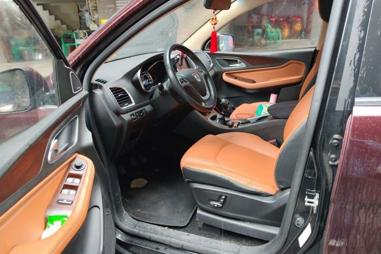 Used Baojun 560 2017 Rhythmic Edition 1.5T Manual Premium Model Driver Seat
