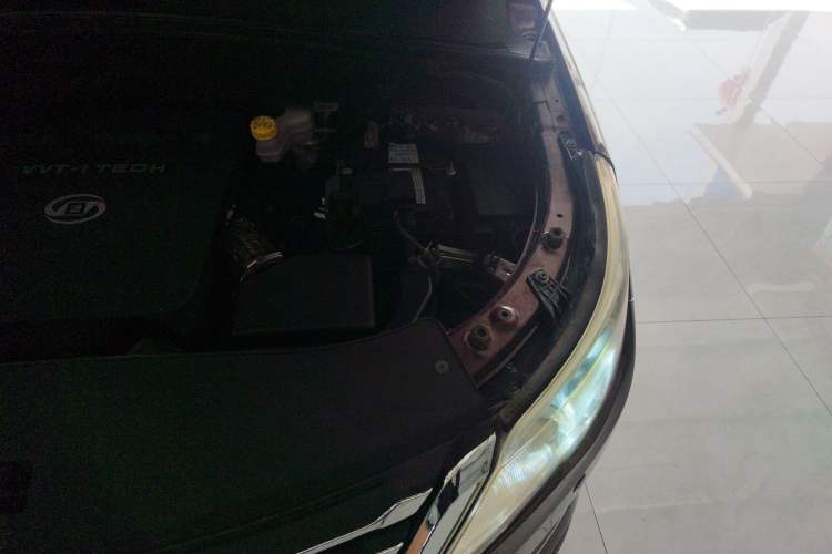 Used Baojun 560 2017 Rhythmic Edition 1.8L iAMT Prestige Model Engine Bay Left