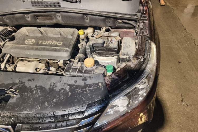 Used Baojun 560 2017 1.5T DCT Prestige Edition Engine Bay Left