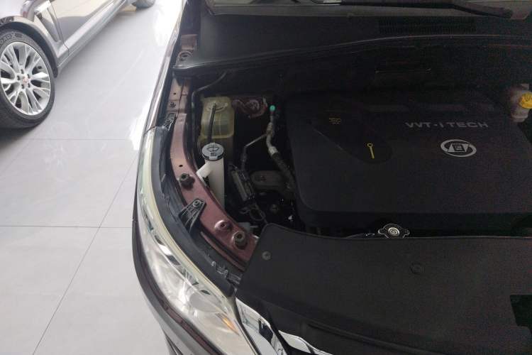 Used Baojun 560 2017 Rhythmic Edition 1.8L iAMT Prestige Model Engine Bay Right