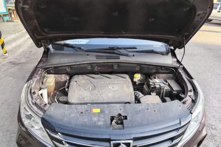 Used Baojun 560 2017 Rhythmic Edition 1.8L iAMT Prestige Model Engine Bay