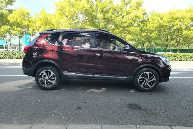 Used Baojun 560 2017 Rhythmic Edition 1.5T Manual Enjoyment Model Exterior 2