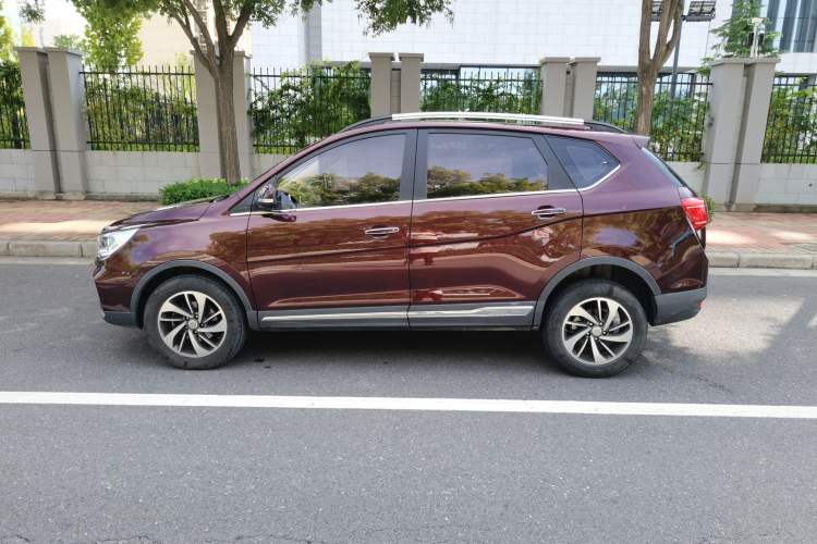Used Baojun 560 2017 Rhythmic Edition 1.5T Manual Enjoyment Model Exterior 5