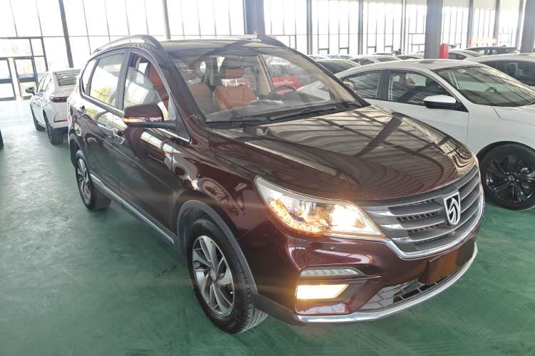 Used Baojun 560 2017 Rhythmic Edition 1.5T Manual Premium Model Front Right 45 Deg