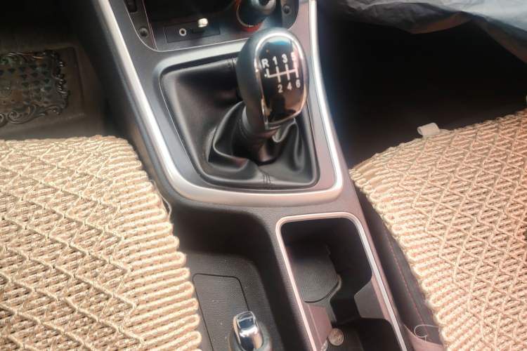 Used Baojun 560 2017 Rhythmic Edition 1.5T Manual Enjoyment Model Gear Lever