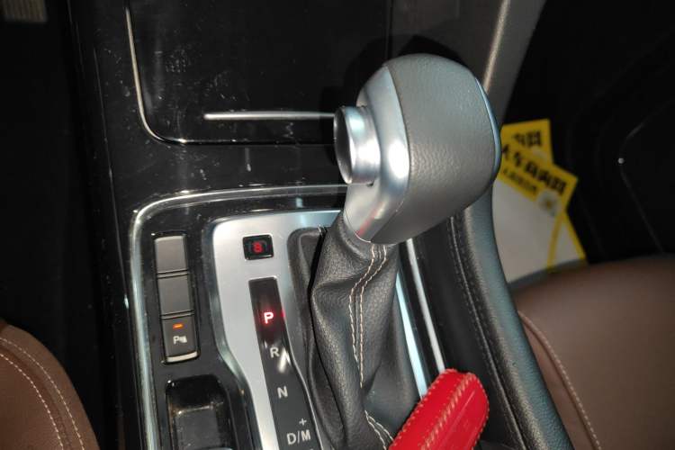 Used Baojun 560 2017 1.5T DCT Flagship Model Gear Lever