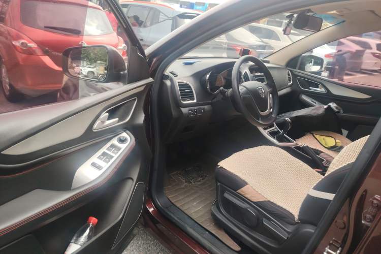 Used Baojun 560 2017 Rhythmic Edition 1.5T Manual Enjoyment Model Interior 3