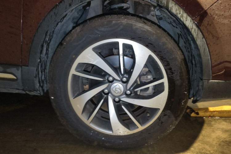 Used Baojun 560 2017 1.5T DCT Prestige Edition Right Front Wheel Hub