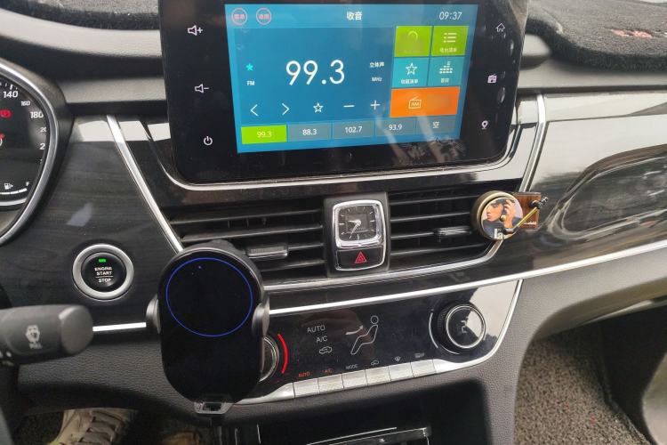 Used Baojun 560 2017 1.5T DCT Flagship Model 7 Seats Audio And AC Panel