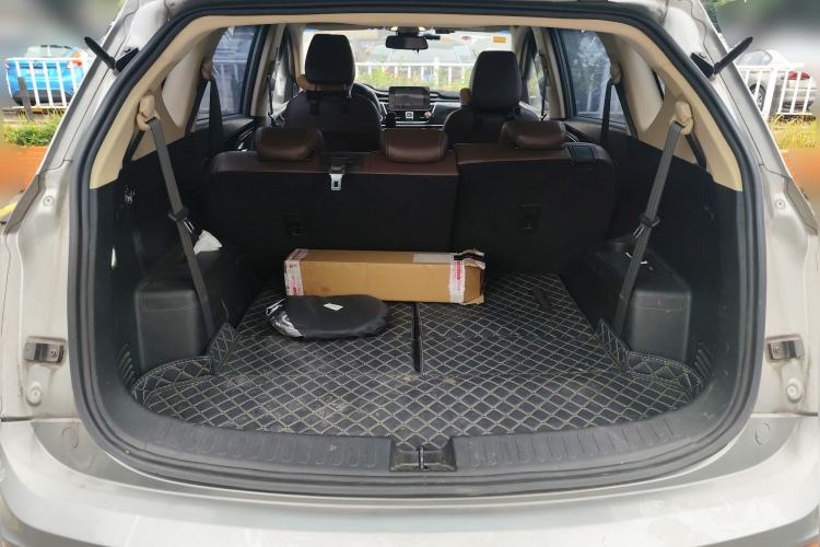 Used Baojun 560 2017 1.5T DCT Flagship Model 7 Seats Trunk