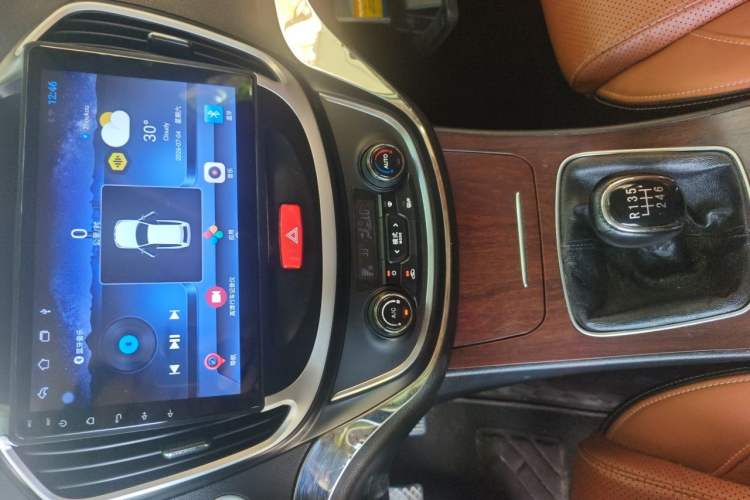Used Baojun 560 2017 Rhythmic Edition 1.5T Manual Premium Model Audio And AC Panel