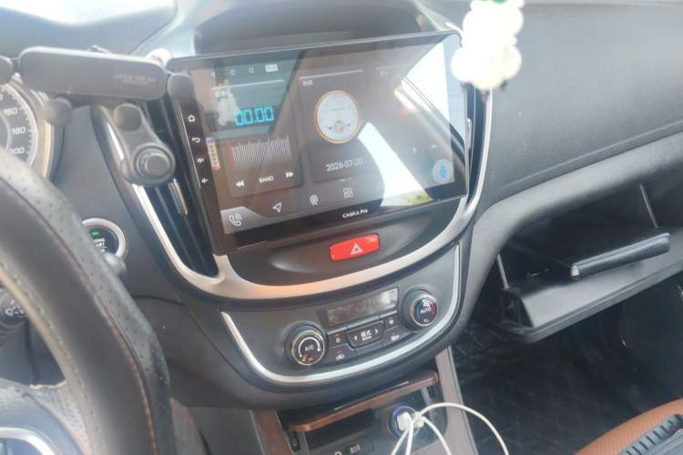 Used Baojun 560 2017 Rhythmic Edition 1.5T Manual Premium Model Audio And AC Panel