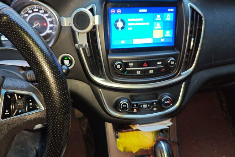 Used Baojun 560 2017 Rhythmic Edition 1.8L iAMT Prestige Model Audio And AC Panel