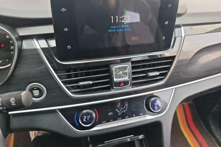 Used Baojun 560 2017 1.5T DCT Flagship Model 7 Seats Audio And AC Panel